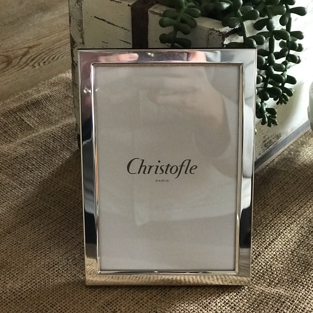 Christofle Uni Silverplated 4”x6” frame.